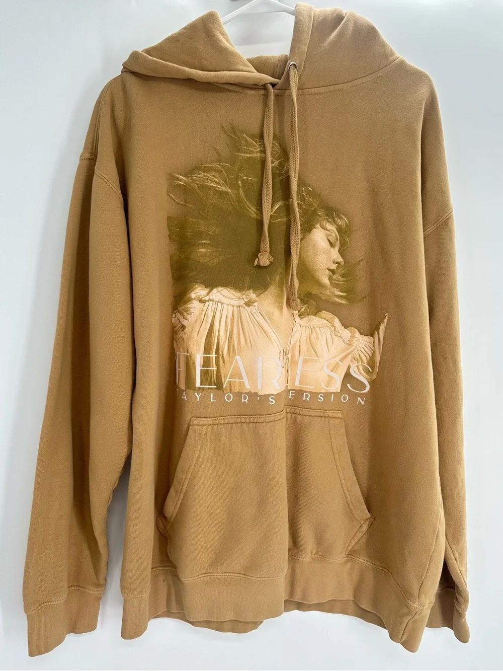 Taylor Swift Fearless Taylor’s Version Hoodie Sweatshirt Beige Women’s Sz Medium